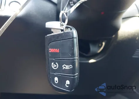 2018 Dodge Challenger 392 Hemi Scat Pack Shaker z USA, uszkodzony, nr VIN 2C3CDZFJ8JH331190